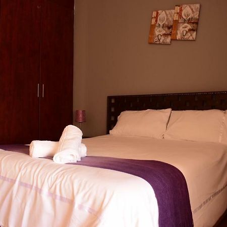 Skyhawk Guesthouse Gaborone Kültér fotó