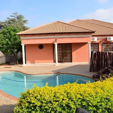 Skyhawk Guesthouse Gaborone Kültér fotó