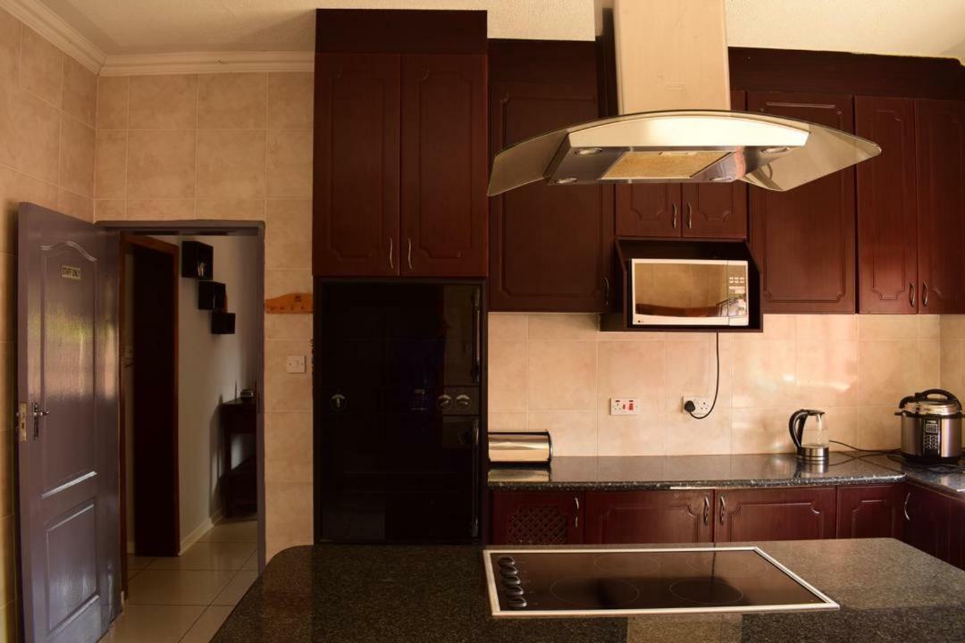 Skyhawk Guesthouse Gaborone Kültér fotó