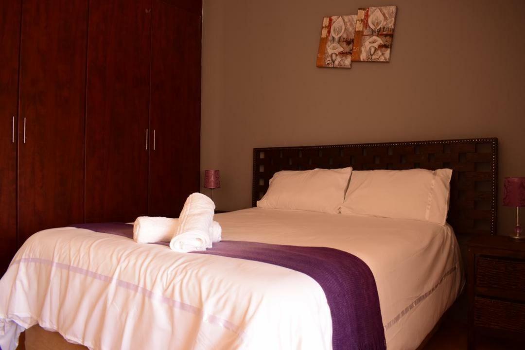 Skyhawk Guesthouse Gaborone Kültér fotó