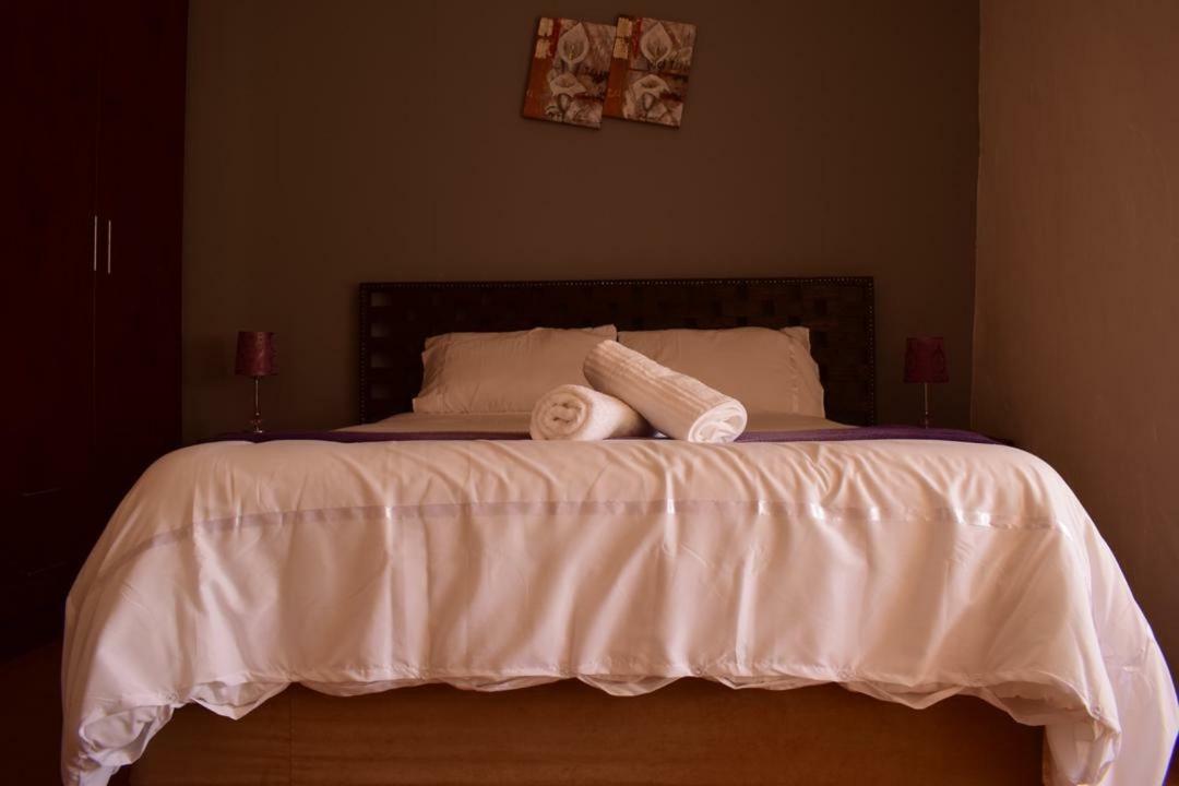 Skyhawk Guesthouse Gaborone Kültér fotó