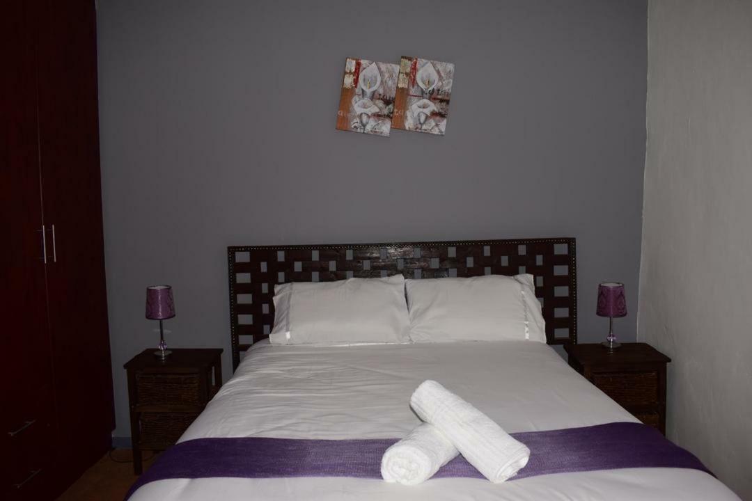Skyhawk Guesthouse Gaborone Kültér fotó