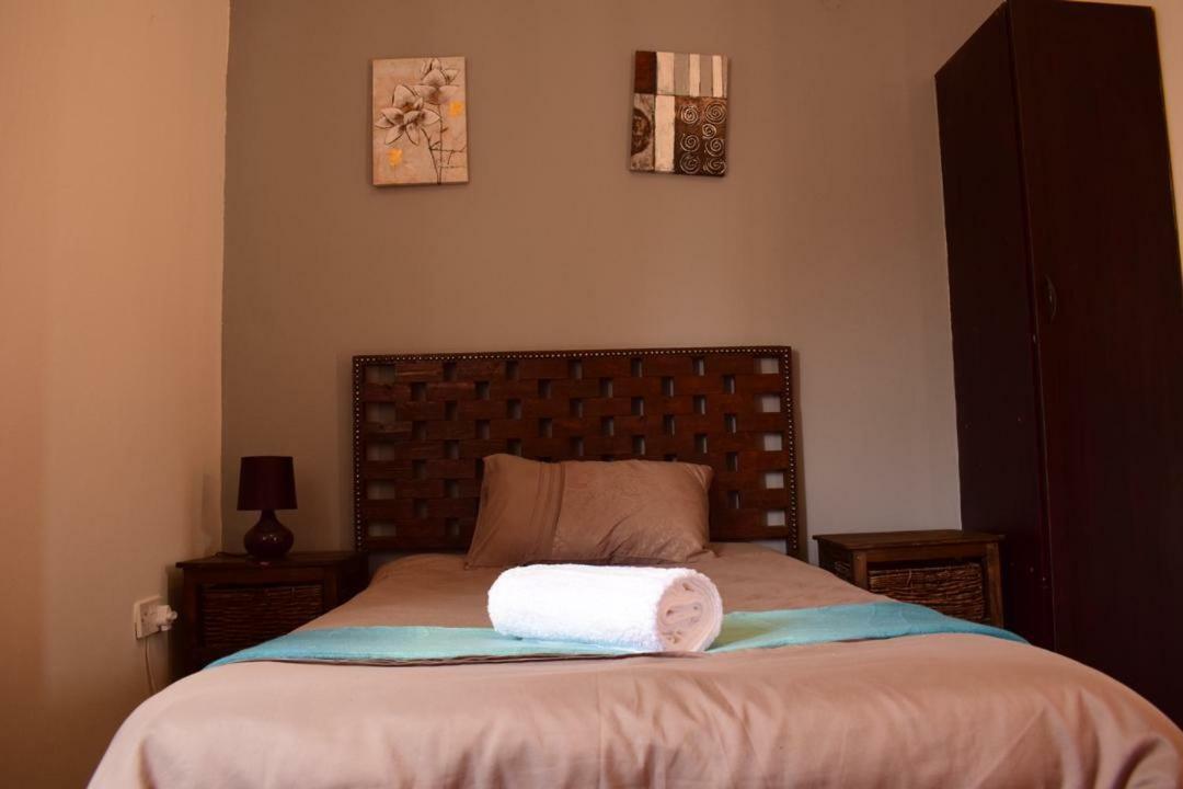 Skyhawk Guesthouse Gaborone Kültér fotó