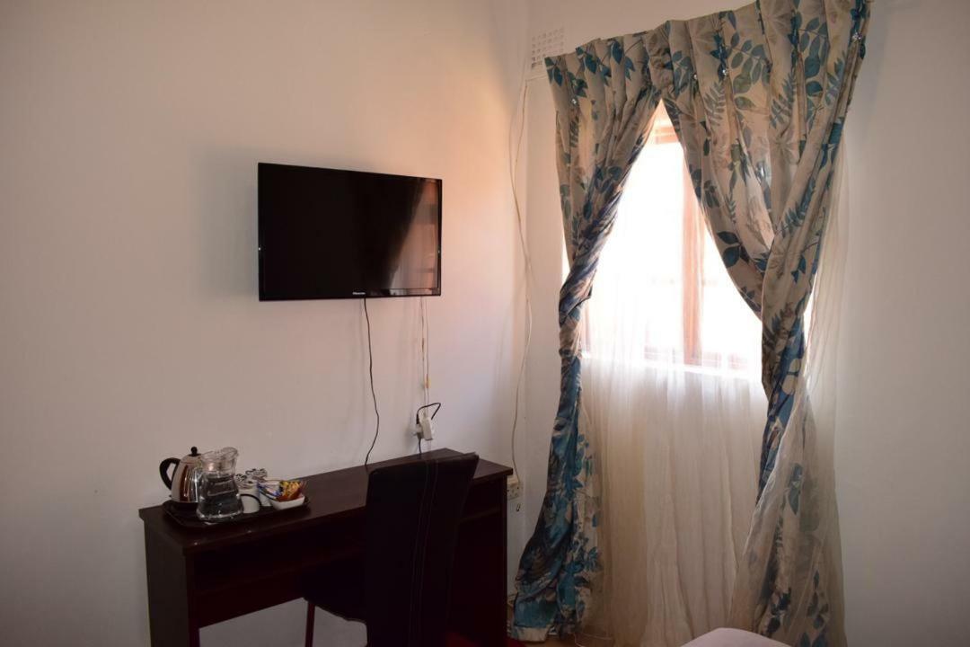 Skyhawk Guesthouse Gaborone Kültér fotó
