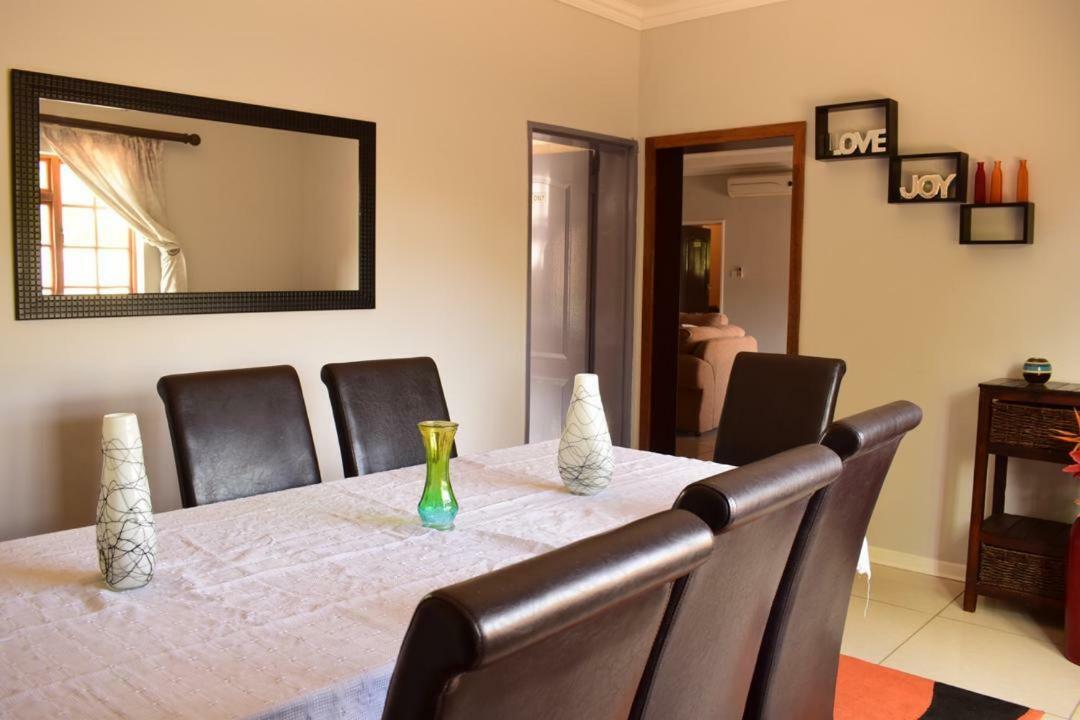 Skyhawk Guesthouse Gaborone Kültér fotó