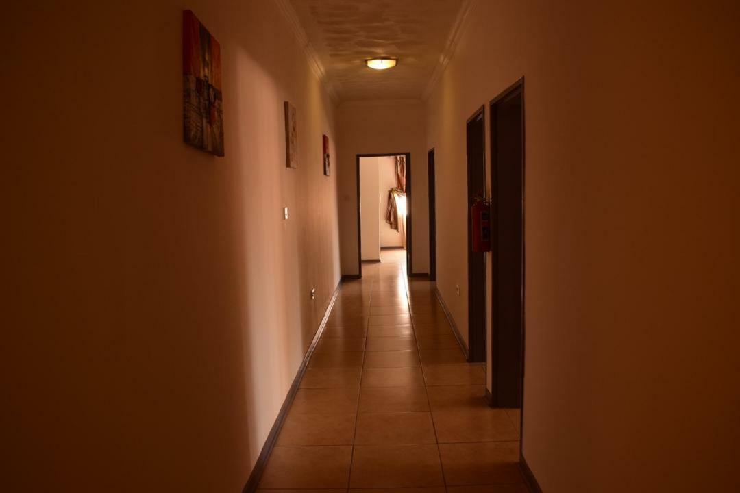 Skyhawk Guesthouse Gaborone Kültér fotó