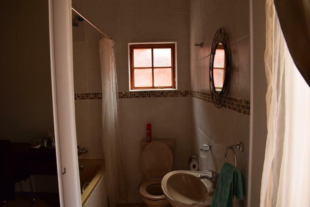 Skyhawk Guesthouse Gaborone Kültér fotó