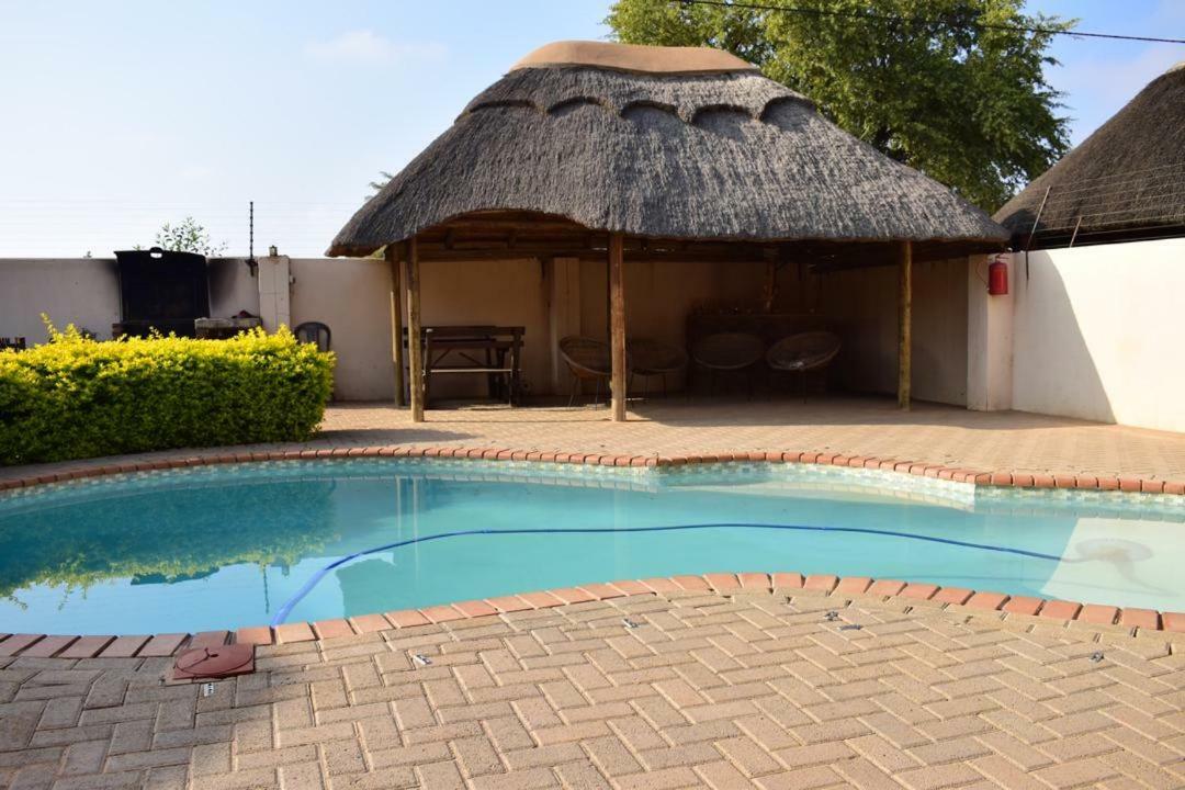 Skyhawk Guesthouse Gaborone Kültér fotó