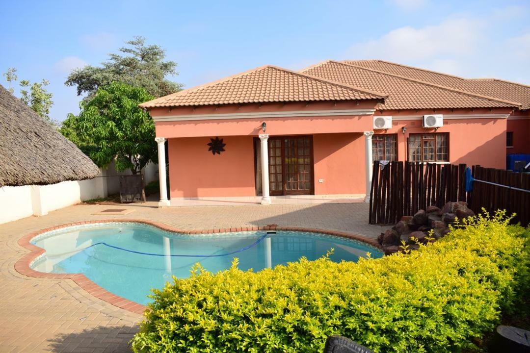 Skyhawk Guesthouse Gaborone Kültér fotó