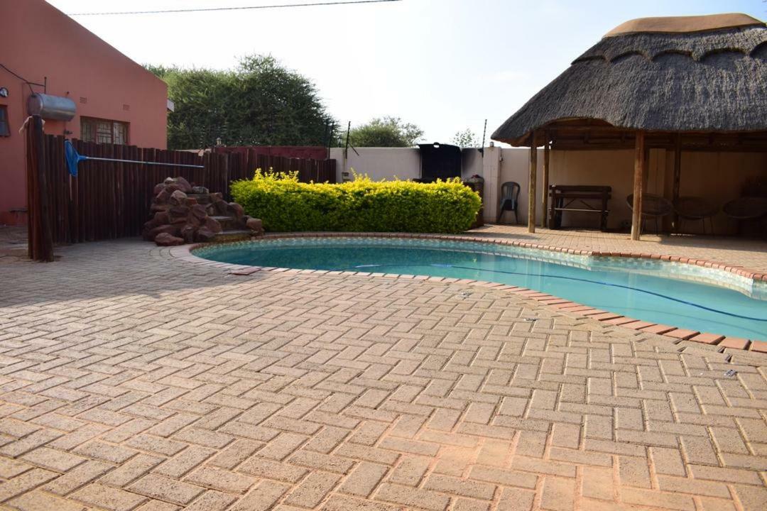 Skyhawk Guesthouse Gaborone Kültér fotó