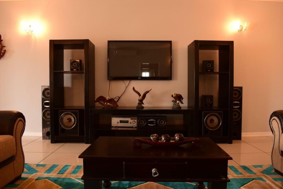 Skyhawk Guesthouse Gaborone Kültér fotó