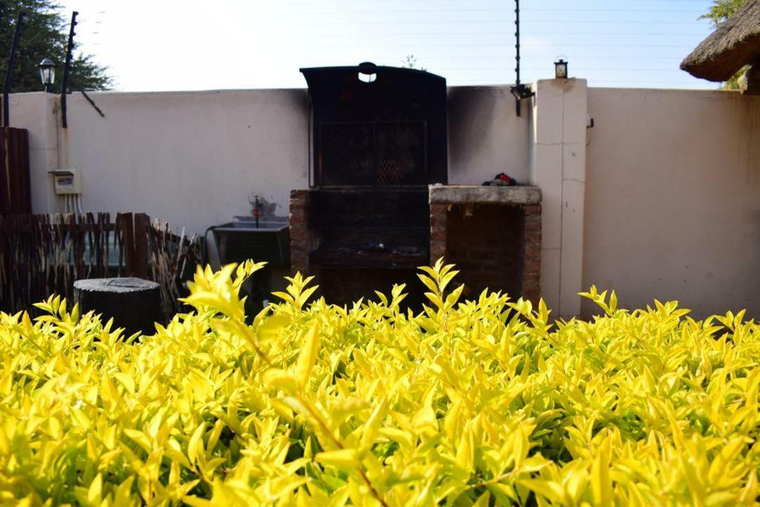 Skyhawk Guesthouse Gaborone Kültér fotó