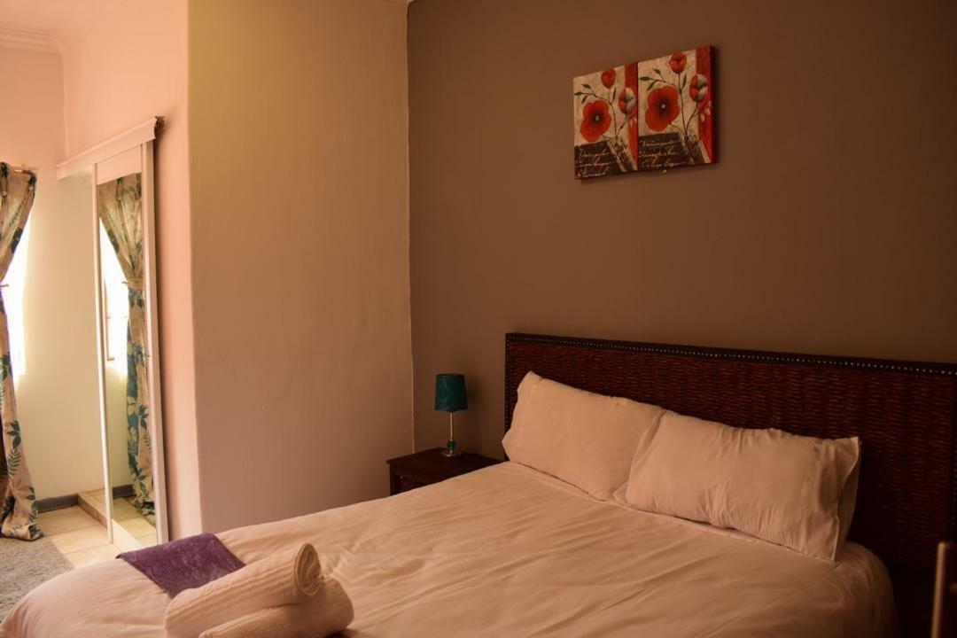 Skyhawk Guesthouse Gaborone Kültér fotó